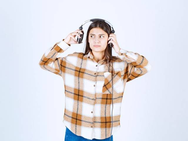 Gangguan Pendengaran Akibat Headphone Ataupun Earphone Gangguan Pendengaran Akibat Headphone Ataupun Earphone